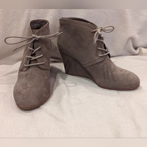 Wedge booties taupe